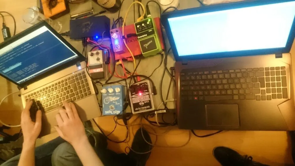 7eme ciel - livecoding with laptop and fx pedals