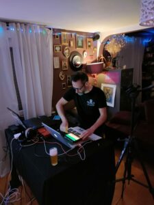 Vindeyre playing live in back2thestream